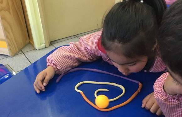 JUGANDO Y APRENDIENDO, CLASE DE KINDER