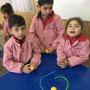 JUGANDO Y APRENDIENDO, CLASE DE KINDER