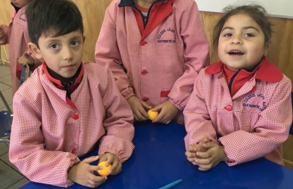 JUGANDO Y APRENDIENDO, CLASE DE KINDER