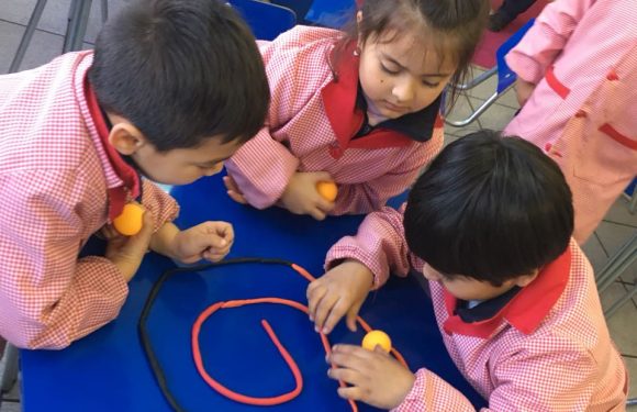 JUGANDO Y APRENDIENDO, CLASE DE KINDER