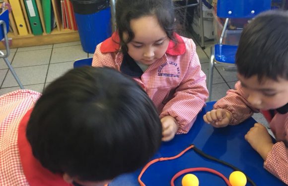 JUGANDO Y APRENDIENDO, CLASE DE KINDER