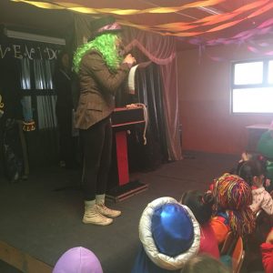 CON LA VISITA DE UN MAGO CELEBRAMOS EL DÍA DEL NIÑO
