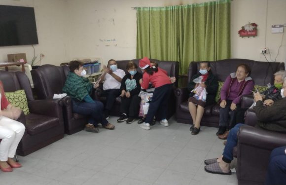 ACTIVIDAD NAVIDEÑA PARA EL CONDOMINIO DE ADULTOS MAYORES DE MICHAIHUE