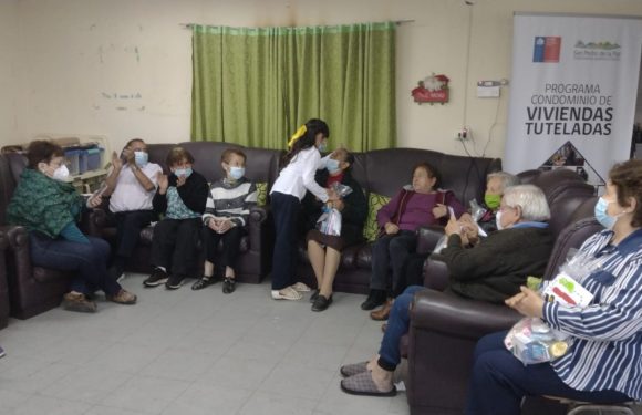 ACTIVIDAD NAVIDEÑA PARA EL CONDOMINIO DE ADULTOS MAYORES DE MICHAIHUE