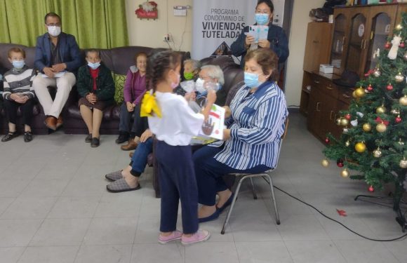 ACTIVIDAD NAVIDEÑA PARA EL CONDOMINIO DE ADULTOS MAYORES DE MICHAIHUE