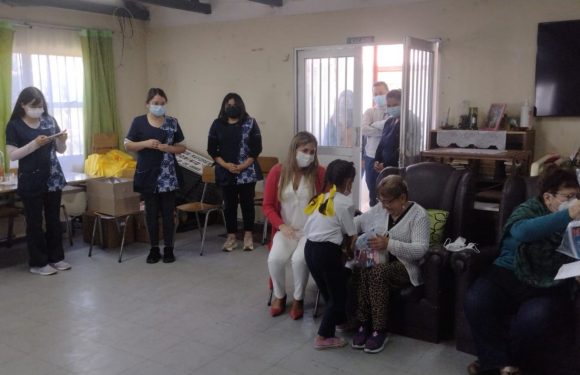 ACTIVIDAD NAVIDEÑA PARA EL CONDOMINIO DE ADULTOS MAYORES DE MICHAIHUE