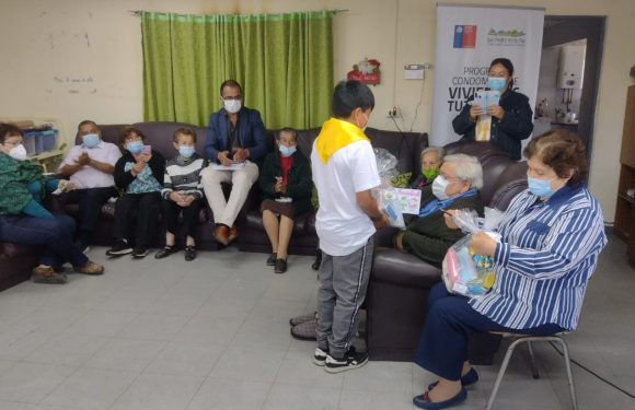 ACTIVIDAD NAVIDEÑA PARA EL CONDOMINIO DE ADULTOS MAYORES DE MICHAIHUE