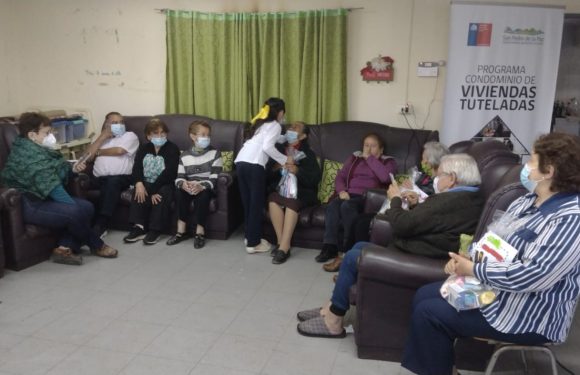 ACTIVIDAD NAVIDEÑA PARA EL CONDOMINIO DE ADULTOS MAYORES DE MICHAIHUE