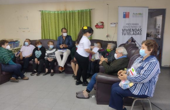 ACTIVIDAD NAVIDEÑA PARA EL CONDOMINIO DE ADULTOS MAYORES DE MICHAIHUE