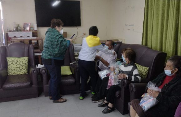 ACTIVIDAD NAVIDEÑA PARA EL CONDOMINIO DE ADULTOS MAYORES DE MICHAIHUE