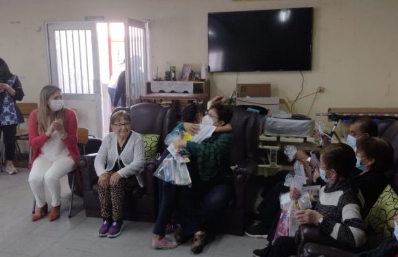 ACTIVIDAD NAVIDEÑA PARA EL CONDOMINIO DE ADULTOS MAYORES DE MICHAIHUE