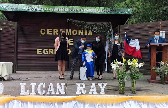 Ceremonia de egreso de Kinder regular y Cuarto año básico 2021