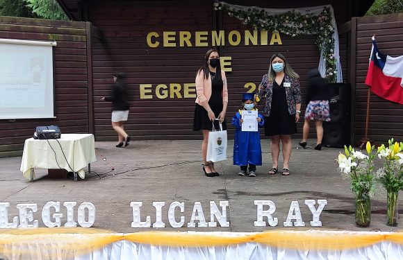 Ceremonia de egreso de Kinder regular y Cuarto año básico 2021