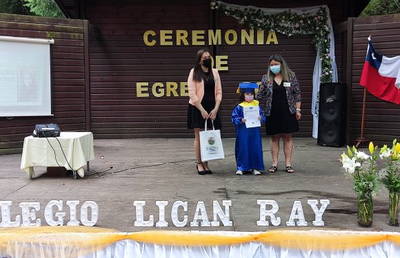 Ceremonia de egreso de Kinder regular y Cuarto año básico 2021