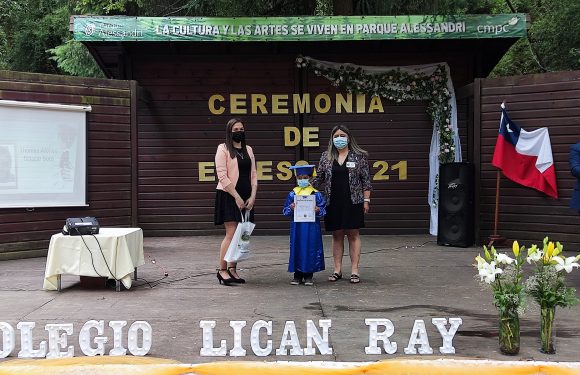 Ceremonia de egreso de Kinder regular y Cuarto año básico 2021