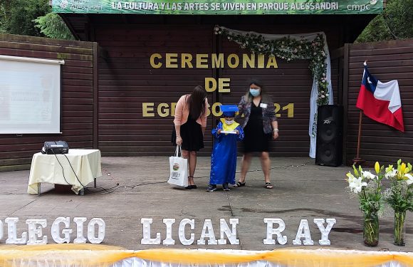 Ceremonia de egreso de Kinder regular y Cuarto año básico 2021