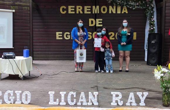 Ceremonia de egreso de Kinder regular y Cuarto año básico 2021