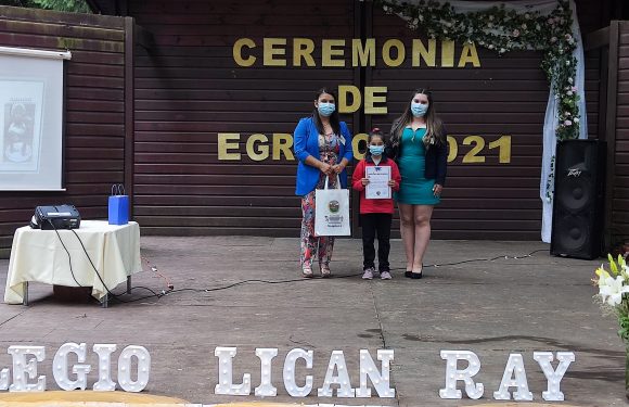 Ceremonia de egreso de Kinder regular y Cuarto año básico 2021