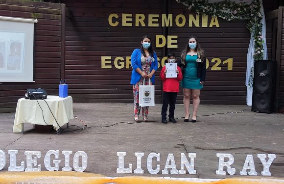 Ceremonia de egreso de Kinder regular y Cuarto año básico 2021