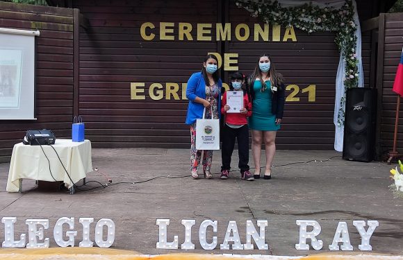 Ceremonia de egreso de Kinder regular y Cuarto año básico 2021